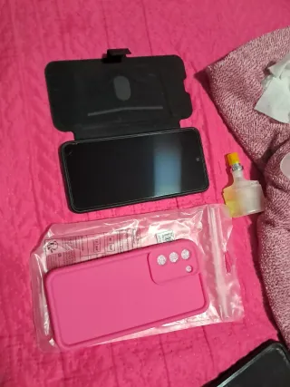 Vendo este Samsung con su funda y una de regalo.