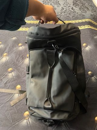 Mochila deportiva gym y viaje negra