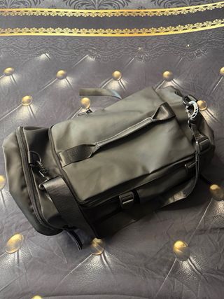 Mochila deportiva gym y viaje negra