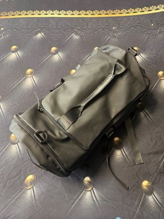 Mochila deportiva gym y viaje negra