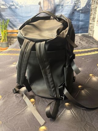 Mochila deportiva gym y viaje negra