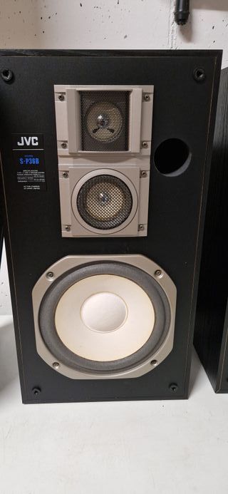 Pareja de altavoces HIFI marca JVC modelo S-P36B
