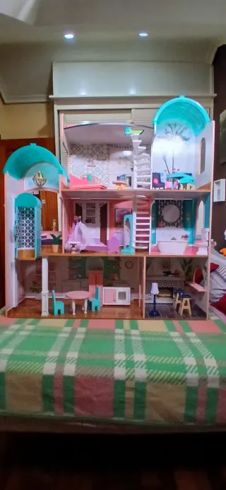 Casa de muñecas de madera