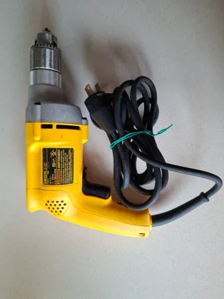Taladro DeWalt Eléctrico con Cable