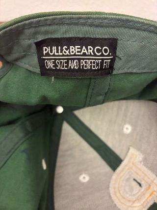 Gorra Pull&Bear verde y blanco.