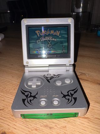 Nintendo Game Boy Advance SP + Pokémon