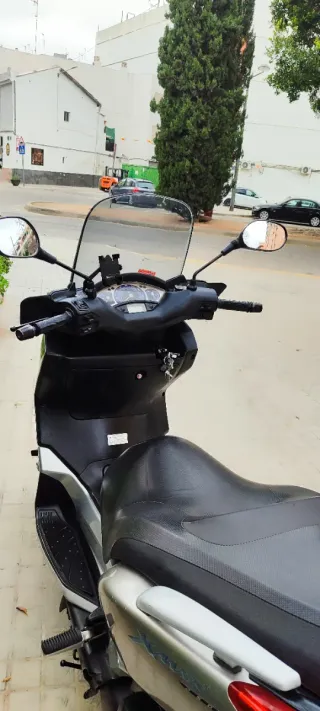 Yamaha Xmax 250cc Scooter  (Año 2006). ITV 2027