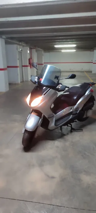 Yamaha Xmax 250cc Scooter  (Año 2006). ITV 2027