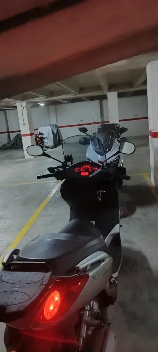 Yamaha Xmax 250cc Scooter  (Año 2006). ITV 2027