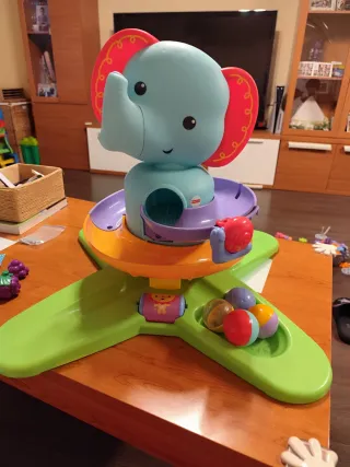 Elefante de Juguete con Rampas Musicales