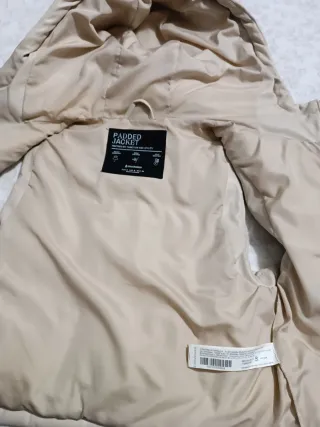 Chaleco acolchado Stradivarius beige