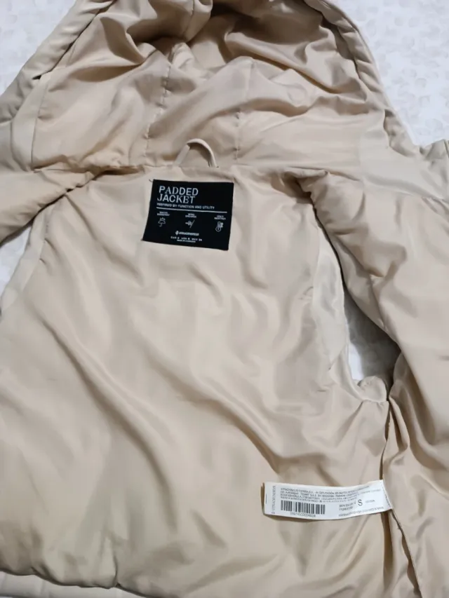 Chaleco acolchado Stradivarius beige