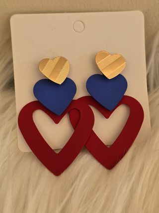 PENDIENTES CORAZONES EN CASCADA. CON ETIQUETA
