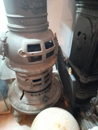 Estufa de leña antigua grande