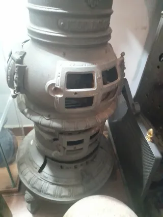 Estufa de leña antigua grande