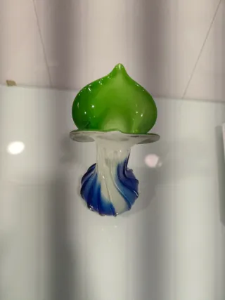 Jarrón de cristal azul, verde y blanco