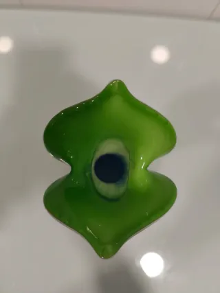 Jarrón de cristal azul, verde y blanco