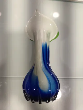 Jarrón de cristal azul, verde y blanco