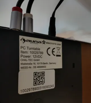 Tocadiscos auna negro y marrón