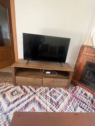 Mueble TV madera y Televisor