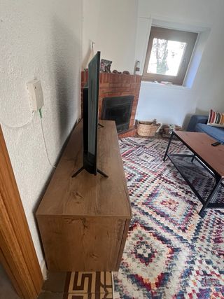 Mueble TV madera y Televisor