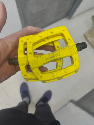 Pedales Merritt P1 Amarillos BMX