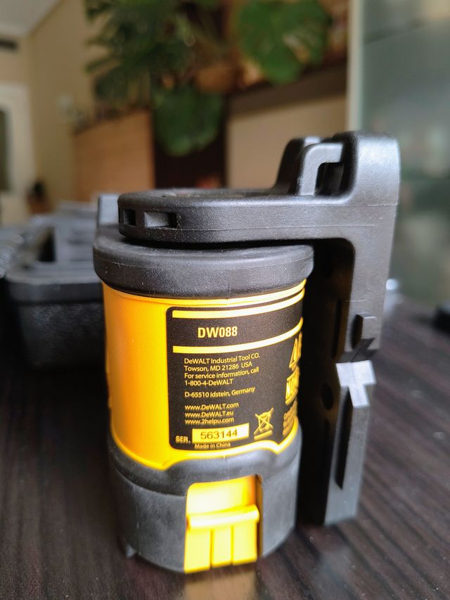 Nivel Láser DeWALT DW088K - NUEVO