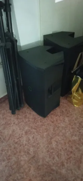 Pareja Bafles Autoamplificados Negros