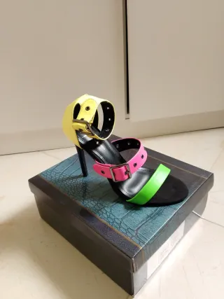 Sandalias tacón aguja sin estrenar Talla 37