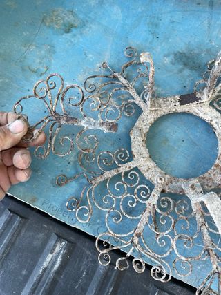 Aplique de forja decorativo