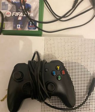 Xbox One S con controller e 3 giochi fifa