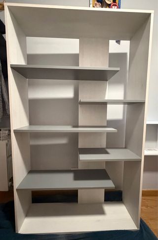 Estantería madera blanca y gris