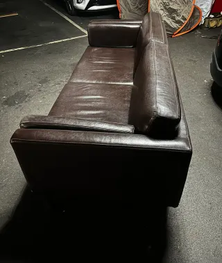 Sofá de polipiel marrón