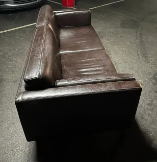 Sofá de polipiel marrón