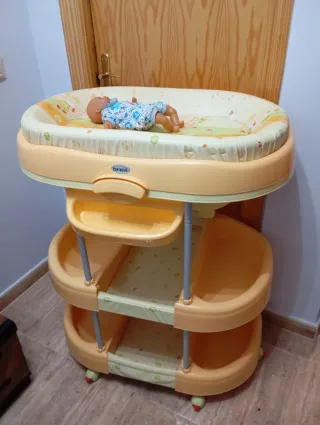 Cambiador bañera bebé Brevi con estantería