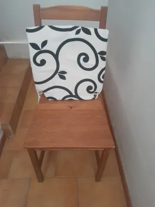 Mesa y 3 Sillas Madera Ikea con cojines