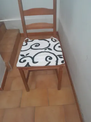 Mesa y 3 Sillas Madera Ikea con cojines