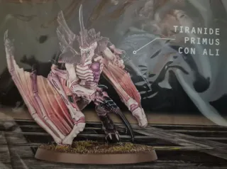 Warhammer 40k Tiránide Primus con Ali