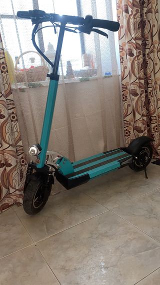 Patinete eléctrico potente y equipado . Urge venta