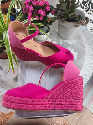 Sandalias cuña Azarey ,fucsia, talla 41