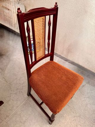 Mesa comedor y 4 sillas madera y ratán