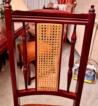 Mesa comedor y 4 sillas madera y ratán