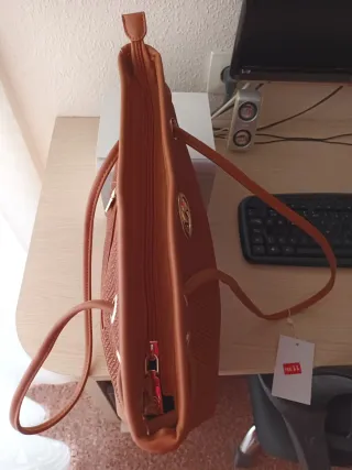 Bolso marrón sin estrenar. No acepto regateos.