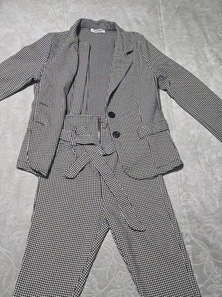 TRAJE DE PANTALÓN Y CHAQUETA TALLA S. SIN ESTRENAR