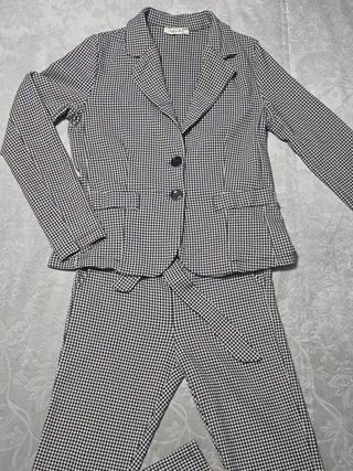 TRAJE DE PANTALÓN Y CHAQUETA TALLA S. SIN ESTRENAR