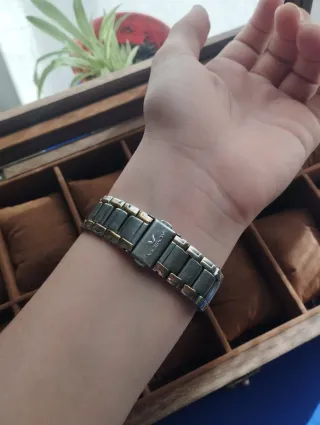 Elegante Reloj Viceroy Dorado y Plateado