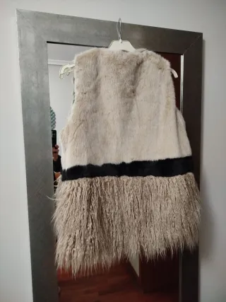 Chaleco pelo beige y negro