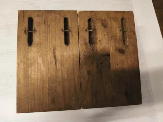 Pareja de Zapatas  Madera Tallada