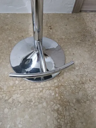 Taburetes de piel sintética (15€ las  unidades)