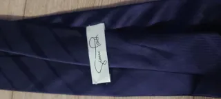 Corbata de seda color berenjena